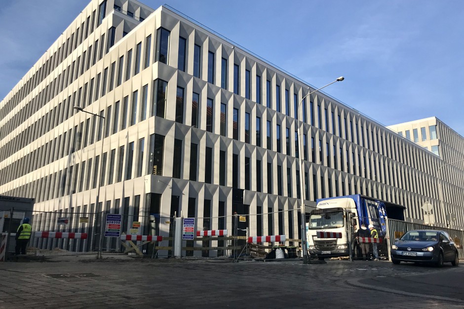 Retro Office House Biurowiec LC Corp na finiszu