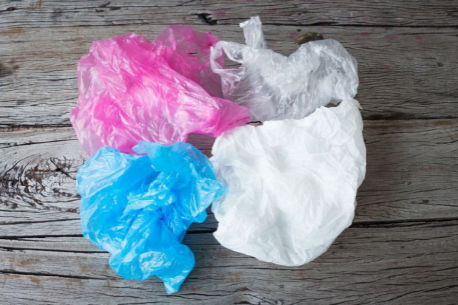 Fot. Shutterstock Od września każda torba foliowa będzie płatna - 20 gr plus VAT