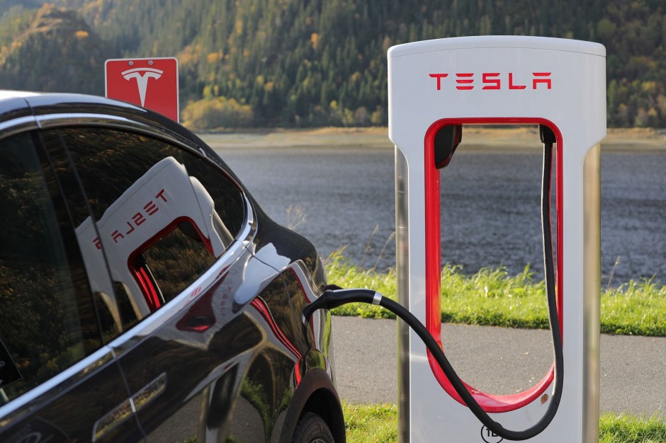mat. pras. Kto najczęściej kupuje pojazdy elektryczne?