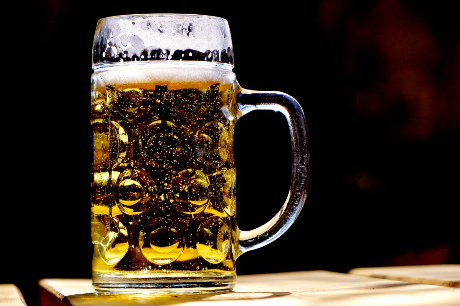 Do zamówienia piwa w pubach, po ich otwarciu w Anglii od 4 lipca, konieczne będzie podanie nazwiska i danych kontaktowych. fot. Pixabay Wielka Brytania wprowadza nietypowe obostrzenia. Do zamówienia piwa w pubie nie wystarczy płatność