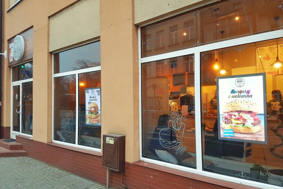 Meat Fit w Sochaczewie (1).jpg Burgerowa sieć rozwija skrzydła. Otwiera i zapowiada otwarcia