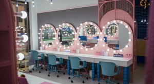 Nowa marka debiutuje w Polsce. Pierwszy salon - w biurowej strefie beauty