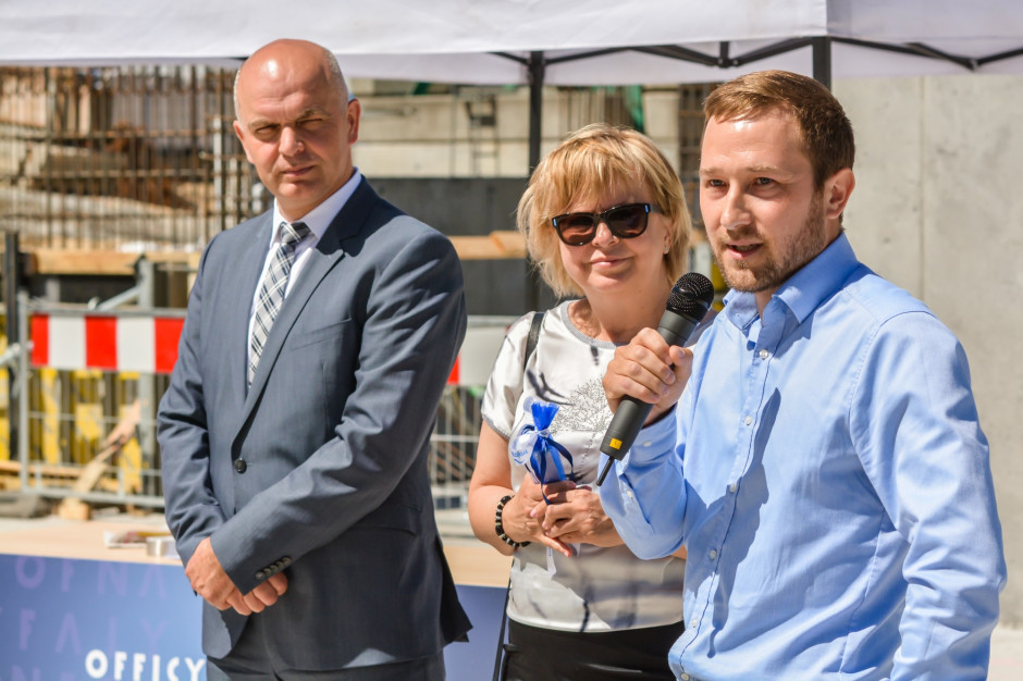 Wmurowanie kamienia węgielnego pod budowę I etapu biurowca Officyna, fot. mat. inwestora Kiedyś była tu siedziba firmy Chemia. Teraz wyrasta tu biurowiec