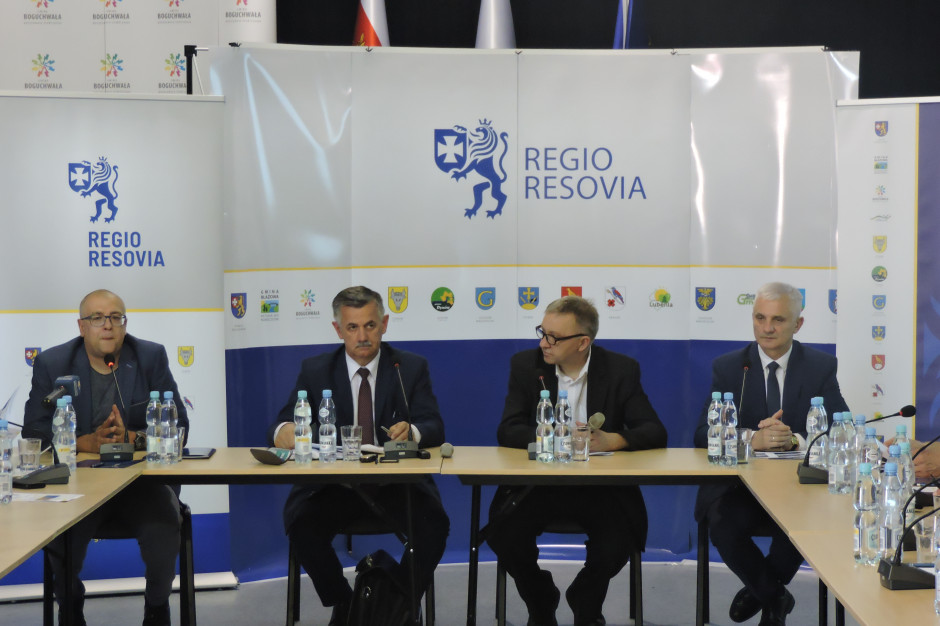 Konferencja prasowa w Boguchwale k. Rzeszowa dotycząca powołania projektu „Regio Resovia”. Regio Resovia: Wspólnie będą promować region