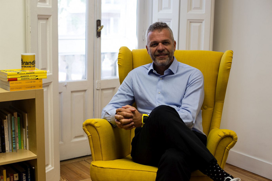 Prof. Andy Stalman, specjalista od kreowania marki. Andy Stalman o sztuce uwodzenia: osiem uścisków buduje więź między klientem a marką