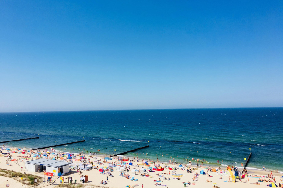 Widok z tarasu Marine Hotel w Kołobrzegu Hotelarze nie boją się sinic?