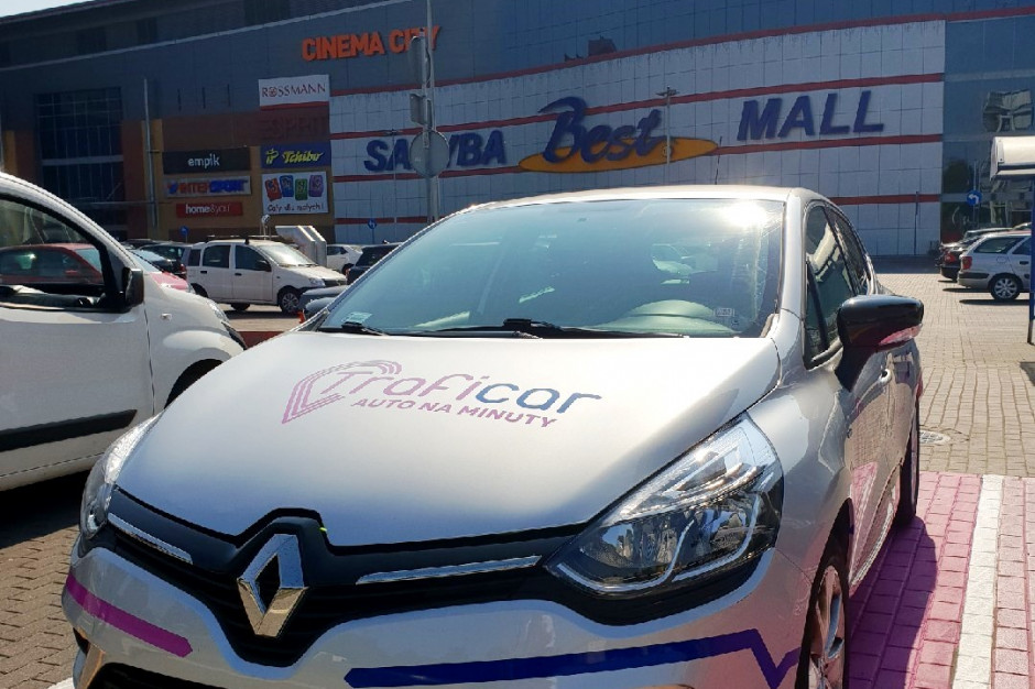 Traficar, firma oferująca ponad 2 tys. aut najmowanych przez aplikację, współpracuje z wieloma podmiotami na rynku. mat. pras. Transport współdzielony wraca do łask. Rośnie również konkurencja