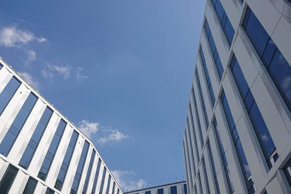 mat.pras. Biurowiec V.Offices z gotową elewacją
