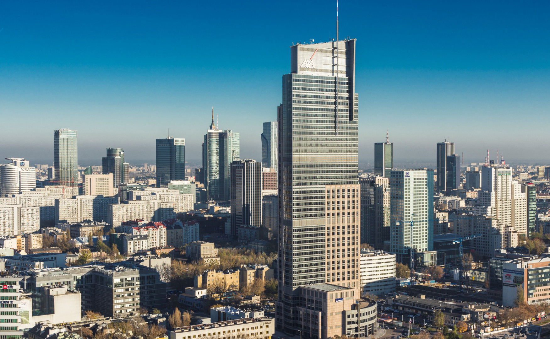 Warszawski wieżowiec należący do Globalworth - Warsaw Trade Tower - to jeden z najstarszych wieżowców biurowych w Warszawie, zbudowany w latach 1997–1999, fot. mat. pras.