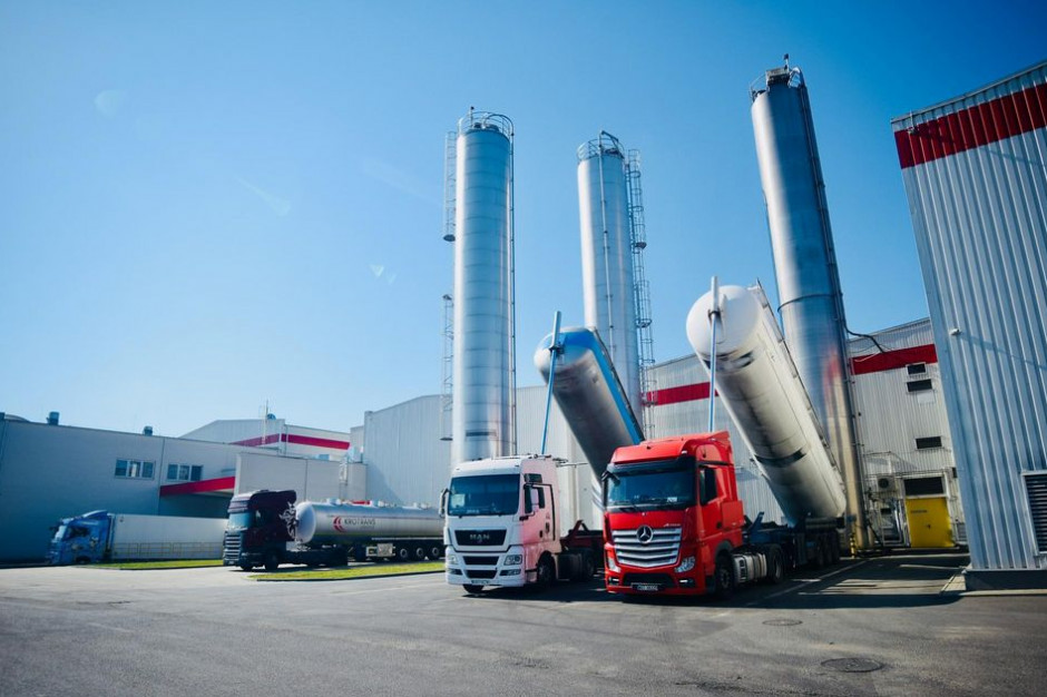 Zawieszono wiechę na budowie hali do produkcji czekolady zestalonej , fot. Paweł Łacheta / UMŁ Szwajcarski producent czekolady rozbudowuje fabrykę