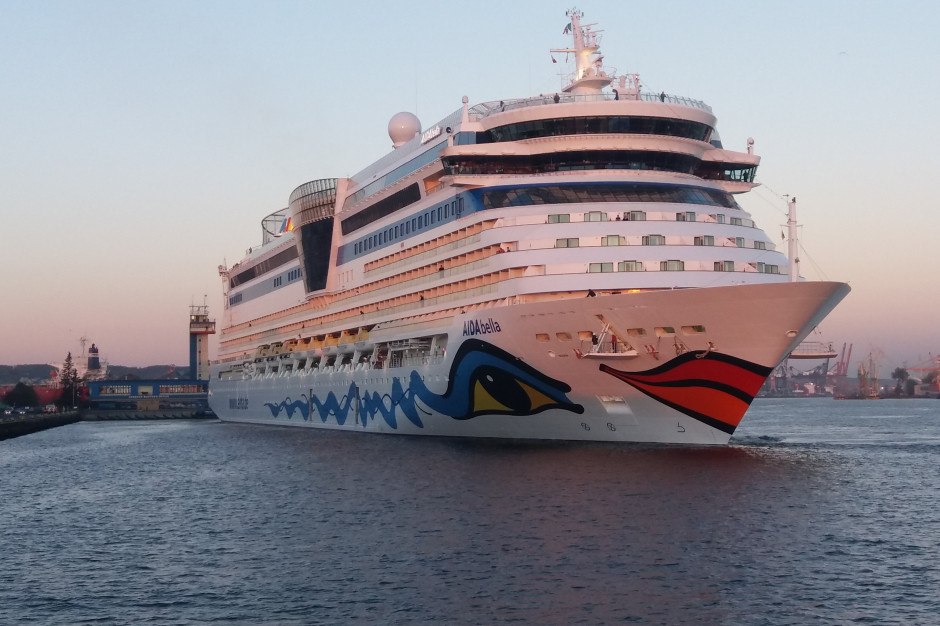 mat.pras. 50 dużych statków wycieczkowych, 100 tys. pasażerów - Port Gdynia ma za sobą dobry sezon