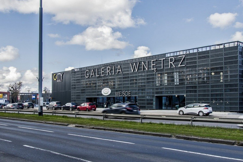 Fot. Mat. prasowe Samochody Traficara i TrafiCargo przy Galerii City Meble w Gdańsku