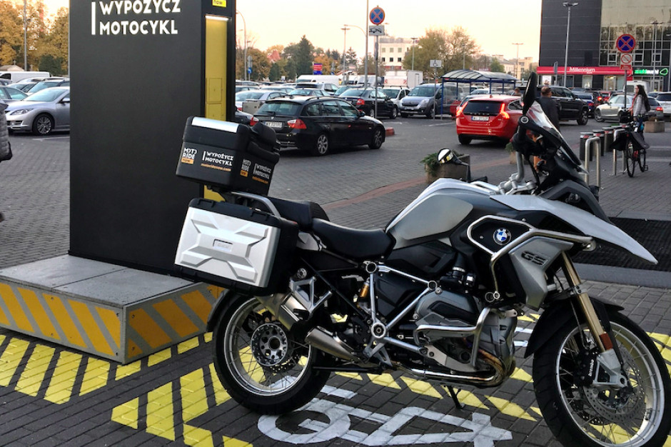 mat.pras. Sadyba Best Mall z pierwszą w Polsce bezobsługową wypożyczalnią motocykli