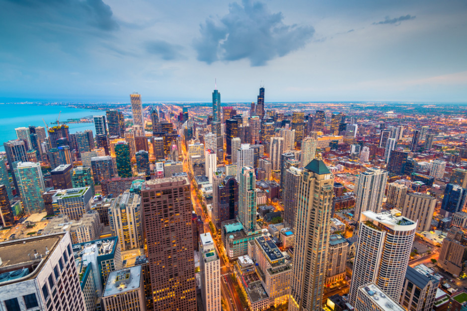 Chicago, fot. Shutterstock Siedem biurowych wież na sprzedaż. Takiej transakcji nie było w Chicago od dekady