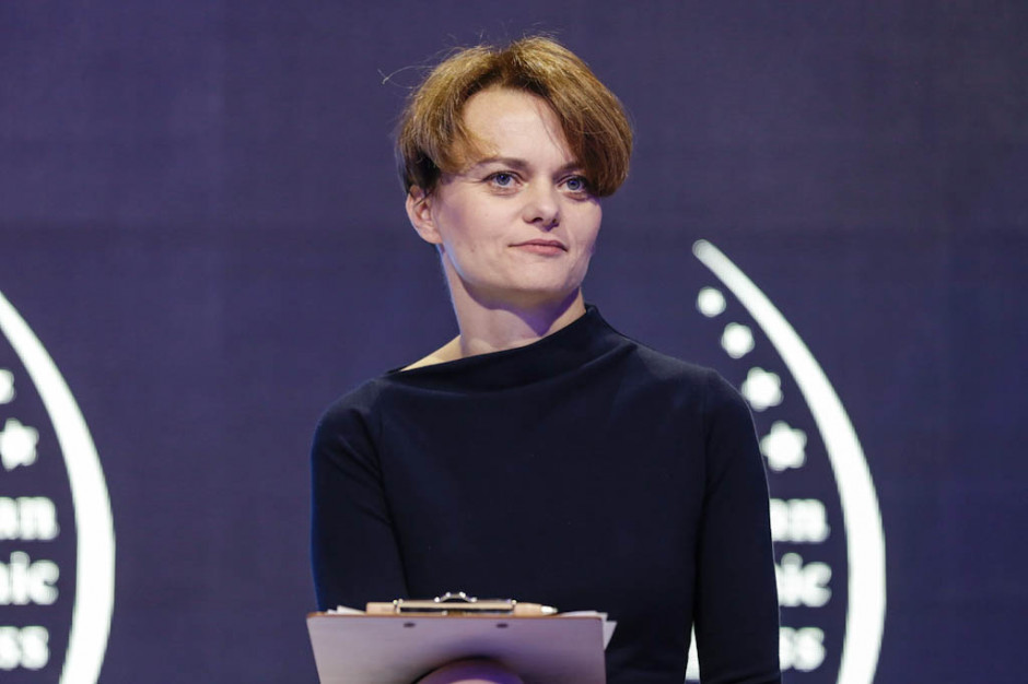 Minister rozwoju Jadwiga Emilewicz. Pierwszy sprawdzian skutków łagodzenia obostrzeń w kolejny piątek