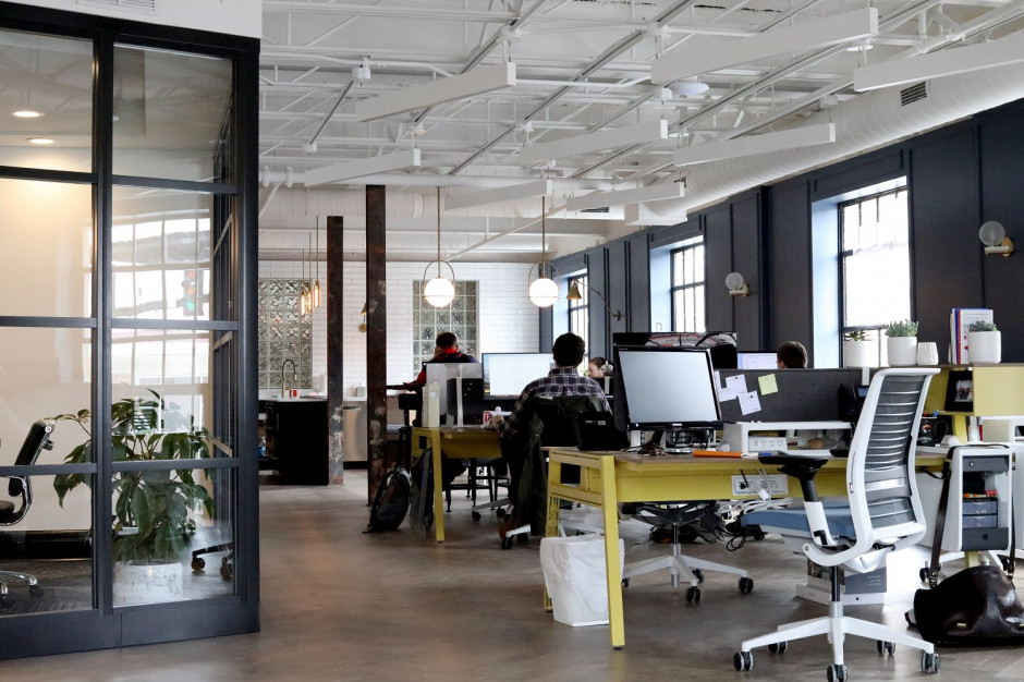 mat.pras. Zdalnie czy w coworku?