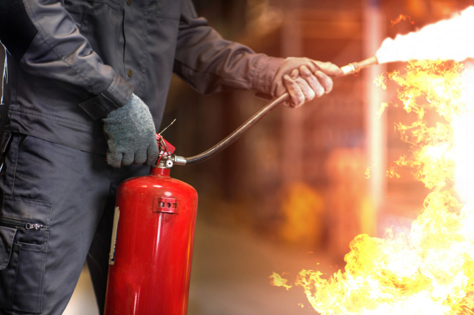 Fot. Shutterstock 17 zastępów strażaków gasi pożar hali magazynowej pod Mińskiem Mazowieckim