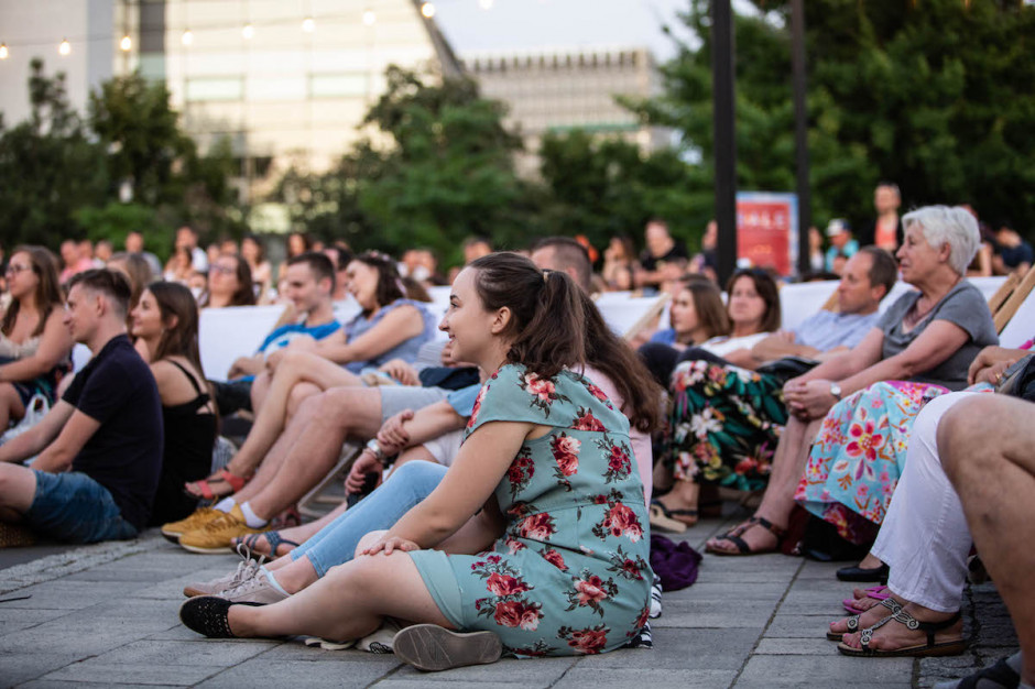 mat.pras. Teatr na leżakach pod Magnolia Park