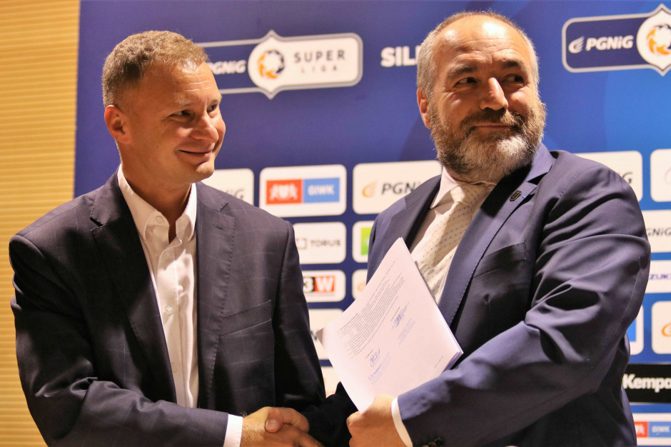 Marek Paliświat i Serge Bosca Torus ze szczypiornistami Wybrzeża Gdańsk