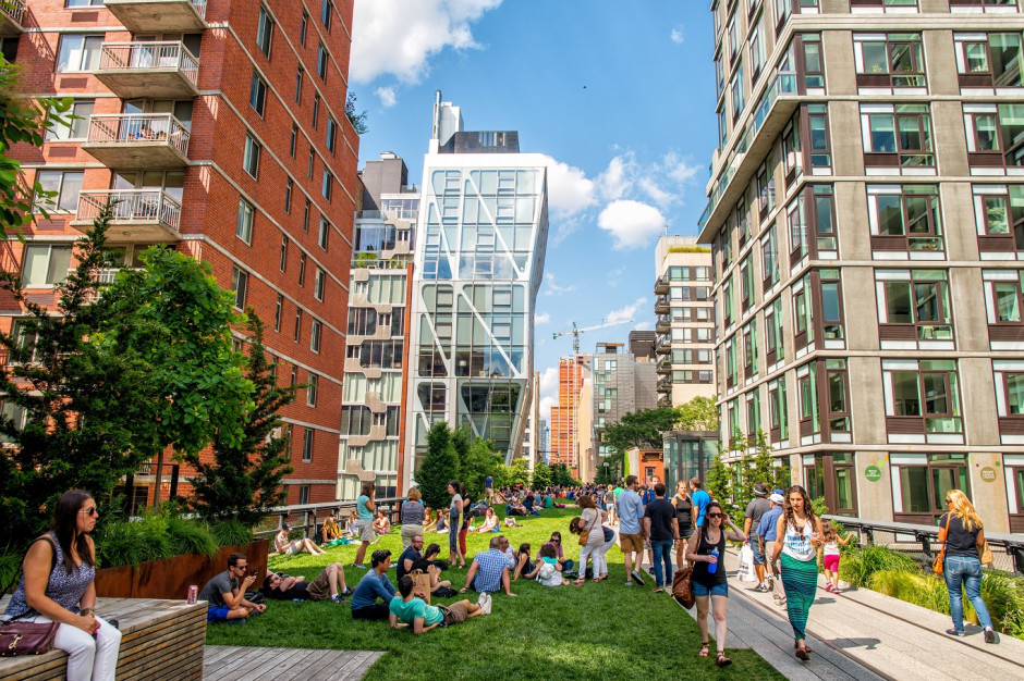 Dziś zielona High Line jest jednym ze znaków rozpoznawczych Nowego Jorku. W pobliżu High Lane powstają restauracje, hotele, a przede wszystkim budynki mieszkalne, mat. pras. W Polsce powstaje coraz więcej projektów komercyjnych kreujących atrakcyjne miejsca