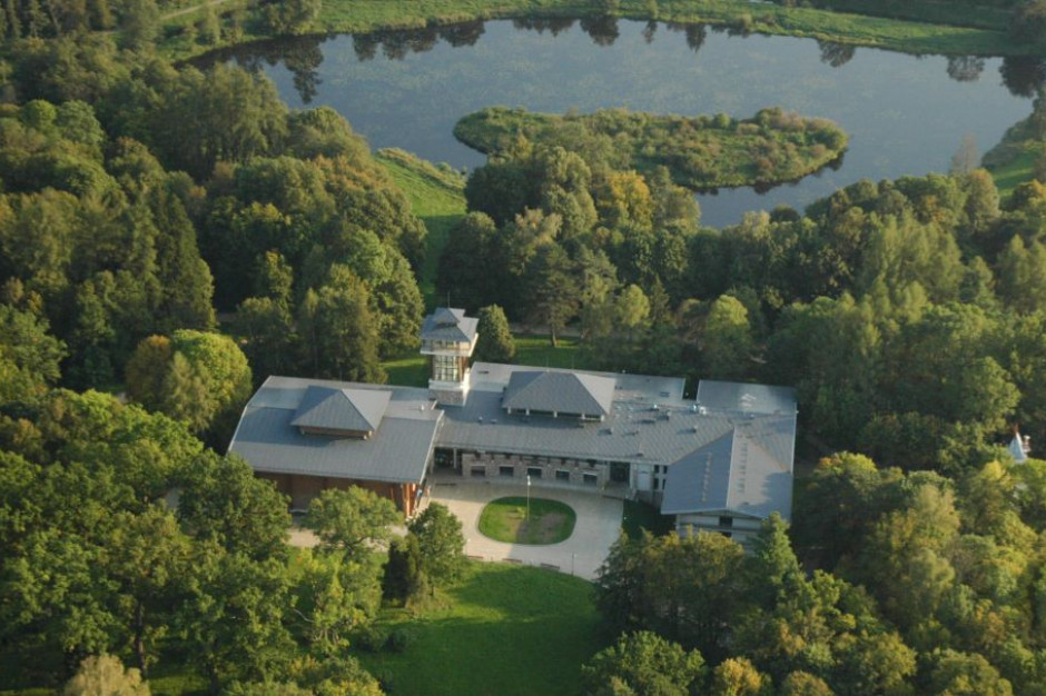 Część Centrum Edukacyjno-Muzealnego Białowieskiego Parku Narodowego w Białowieży czeka na inwestorów