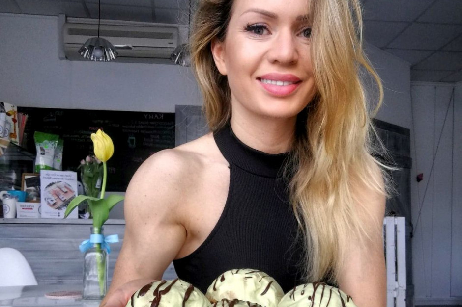 Założycielka cukierni Fit Cake Ewelina Choińska. Kura Domowa znosi ciastka fit