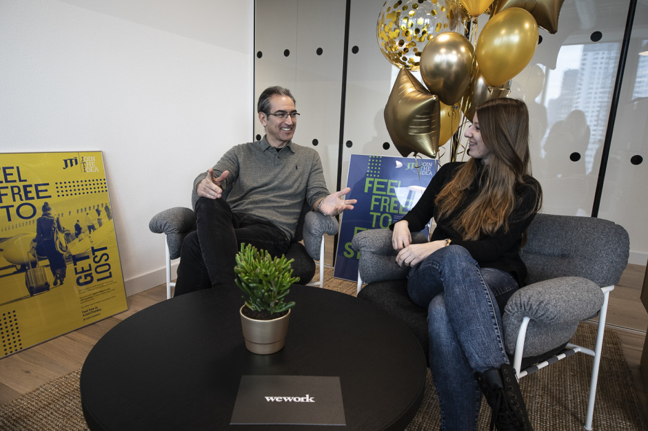 Paulo Lopes, dyrektor Globalnego Centrum Usług Biznesowych JTI, Sylwia Zygmunt, specjalista ds. rekrutacji w JTI, mat. pras. Japan Tobacco International wybiera WeWork w Mennicy