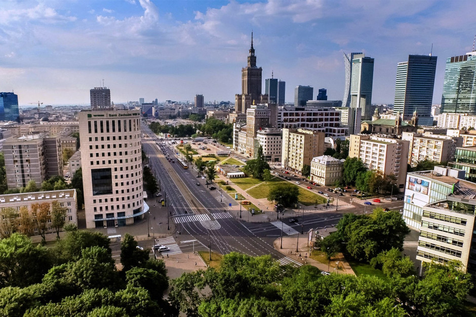 W 2018 roku Centrum Królewska zyskała nową elewację z płyt z ekologicznego i nowoczesnego spieku ceramicznego. mat.pras. Od nowego doradcy po plan rewitalizacji recepcji. Zmiany w Centrum Królewska