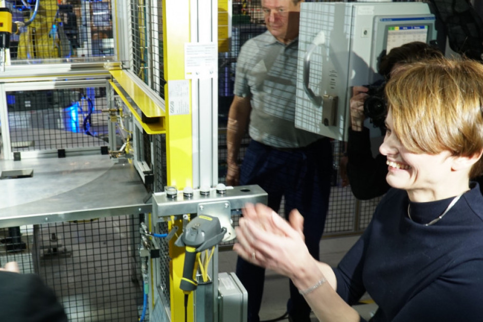 Minister Jadwiga Emilewicz w fabryce silników Opla w Tychach. fot. PTWP EEC Trends.Rozwój kontra spowolnienie w gospodarce