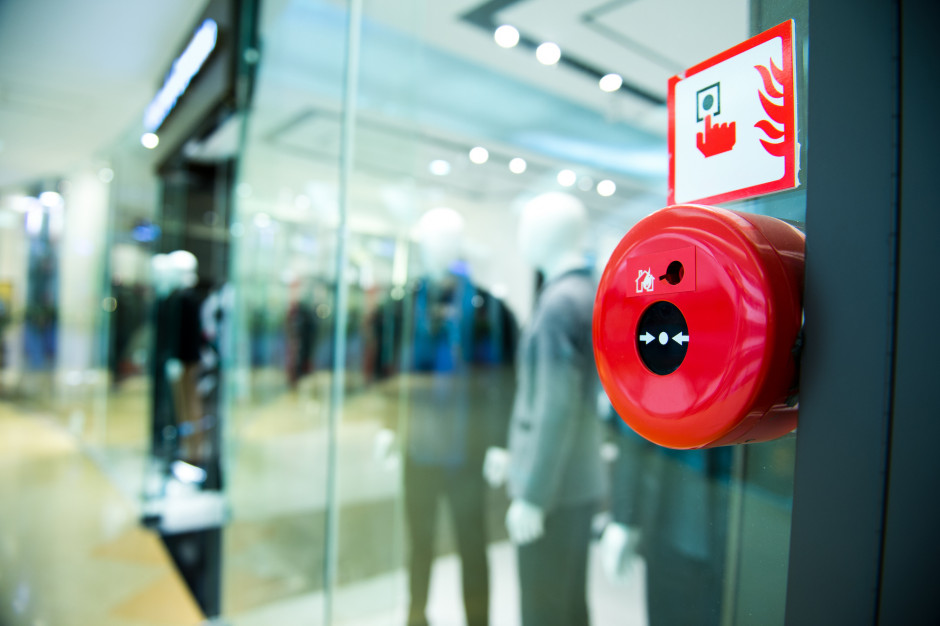 W wielu centrach handlowych w całej Polsce ewakuowano klientów i pracowników, fot. Shutterstock, hxdbzxy Ewakuacja klientów z galerii handlowych w całej Polsce