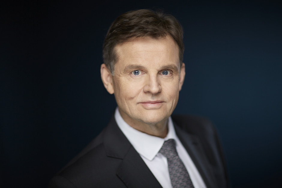 Terminal w Gdańsku jest w stanie przyjąć nawet największe statki towarowe na świecie - zauważa John Palmer, dyrektor zespołu doradztwa inwestycyjnego w sektorze nieruchomości magazynowych i przemysłowych w Savills Polska. Rotterdam najbardziej atrakcyjnym portem w Europie dla inwestycji logistycznych, duże szanse przed Gdańskiem