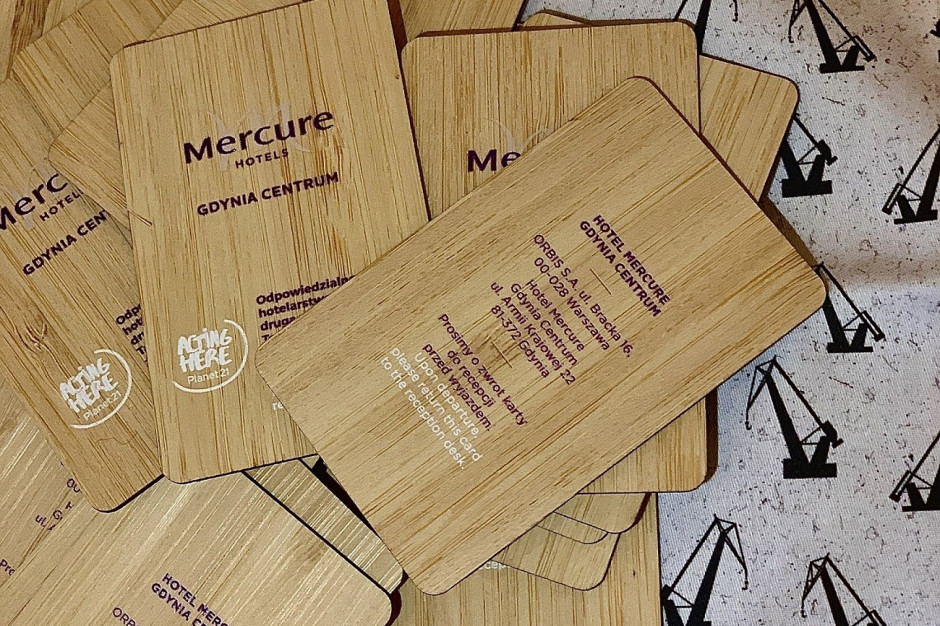 Bambusowe karty do pokoi w Hotelu Mercure Gdynia Centrum. mat.pras. Hotel Mercure Gdynia Centrum postawił na biodegradowalne karty