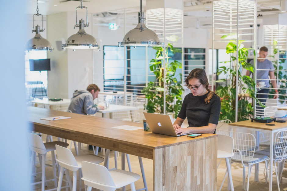 Od połowy maja Business Link przywraca pełną obsadę do obsługi swoich klientów we wszystkich lokalizacjach. mat.pras. Zamiast rewolucji, ewolucja w standardach. Flex gotowy na powrót do biur