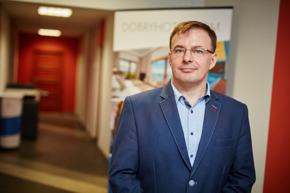 Zaczynają spływać zapytania o konferencje i większe spotkania. To daje nutkę optymizmu, która być może prognozuje w miarę szybki powrót do nowej, ale jednak normalności - mówi Leszek Mięczkowski, prezes zarządu i właściciel grupy Dobry Hotel. Fot. Mat. prasowe. Dobry Hotel przekonał biura podróży do turystyki krajowej