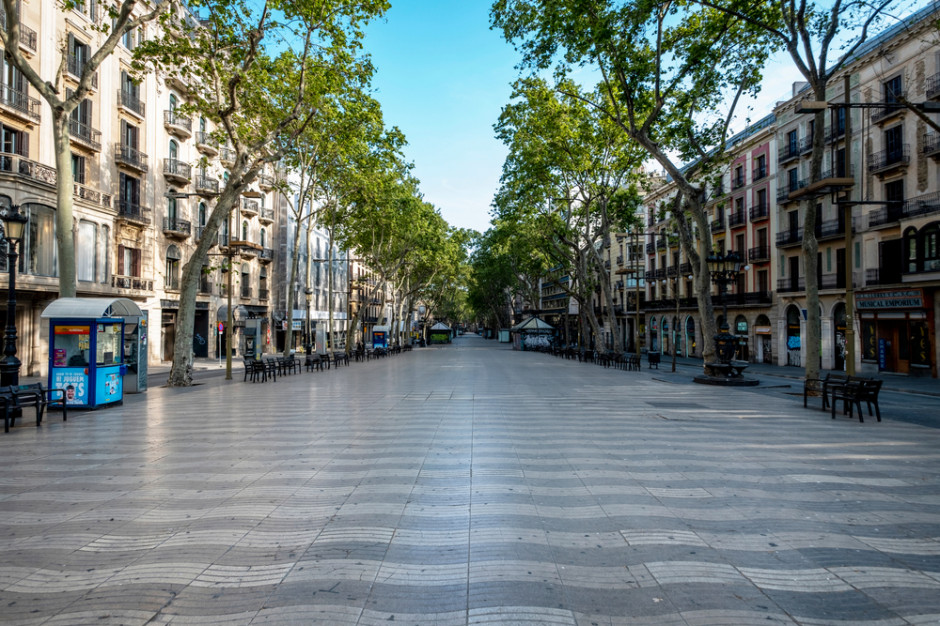 La Rambla, czyli najpopularniejsza ulica w Barcelonie. fot. Shutterstock Hiszpania liczy straty w turystyce. Koronawirus kosztował sektor ok. 29 mld euro
