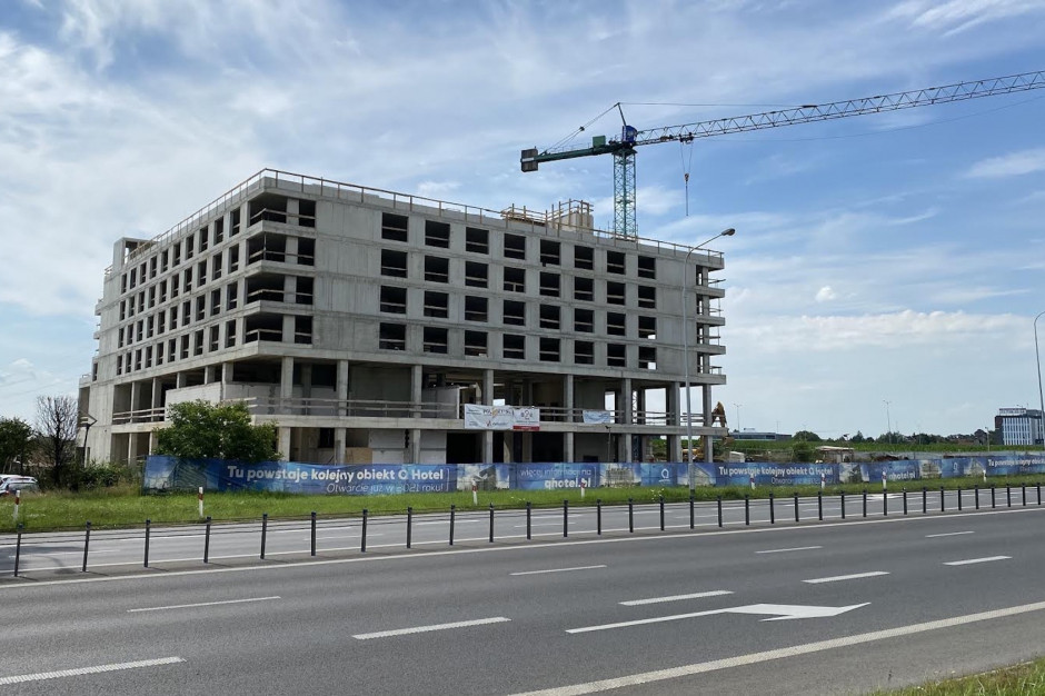 Q Hotel Plus Wrocław Bielany Q Hotel na półmetku inwestycji we Wrocławiu