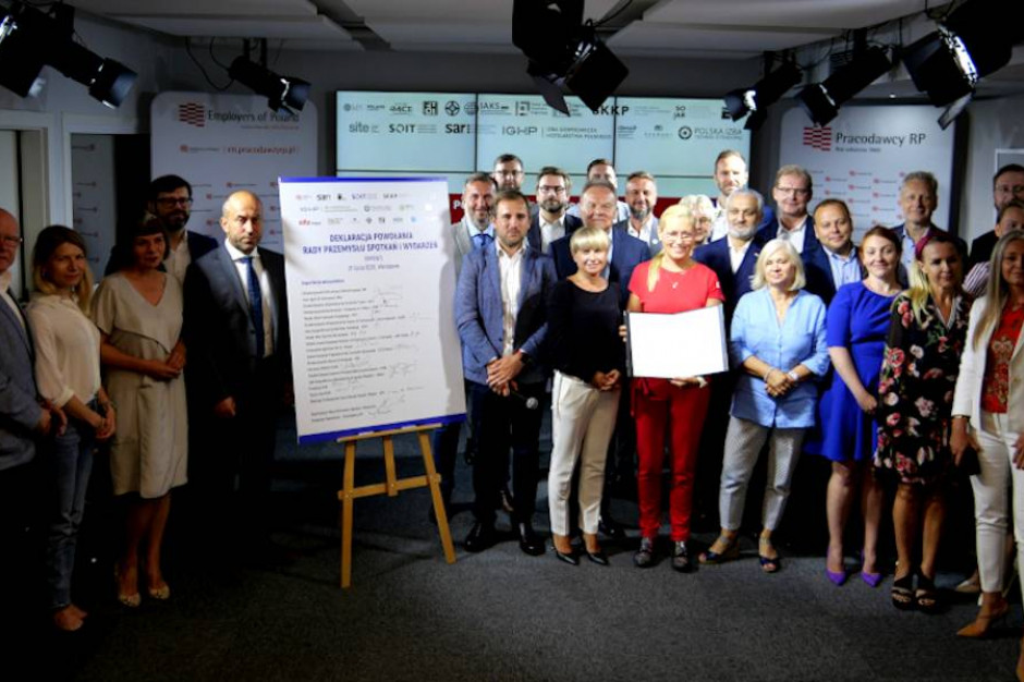 Podpisanie deklaracji powołania Rady Przemysłu Spotkań i Wydarzeń. Fot. Youtube Powstała Rada Przemysłu Spotkań i Wydarzeń