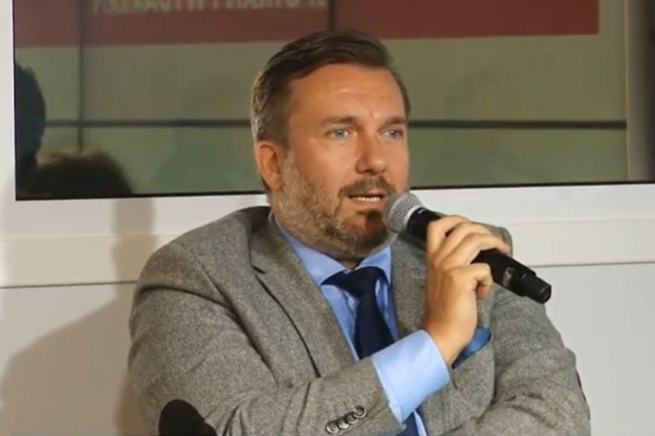 Totalny dramat rozgrywa się w Krakowie – obłożenie hoteli nie przekracza 10 proc. w skali miesiąca. Nigdy w historii tego miasta tak źle nie było. Zatem jest dużo do zrobienia, jeśli chodzi o kreowanie popytu – tłumaczy Marcin Mączyński, sekretarz generalny Izby Gospodarczej Hotelarstwa Polskiego. Fot. Youtube. Hotele biznesowe świecą pustkami