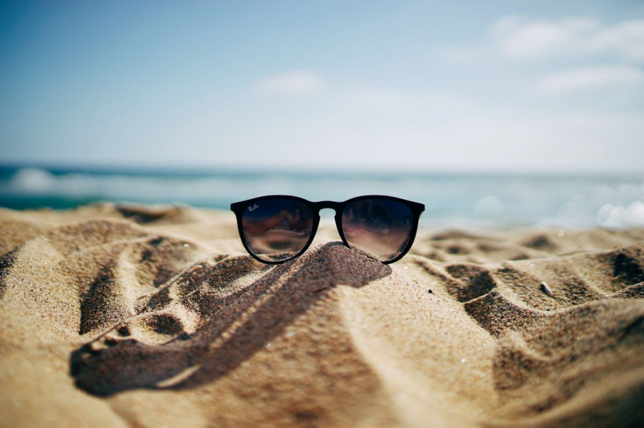 Fot. unsplash.com (Ethan Robertson) W sieci krążą oferty sprzedaży bonu turystycznego