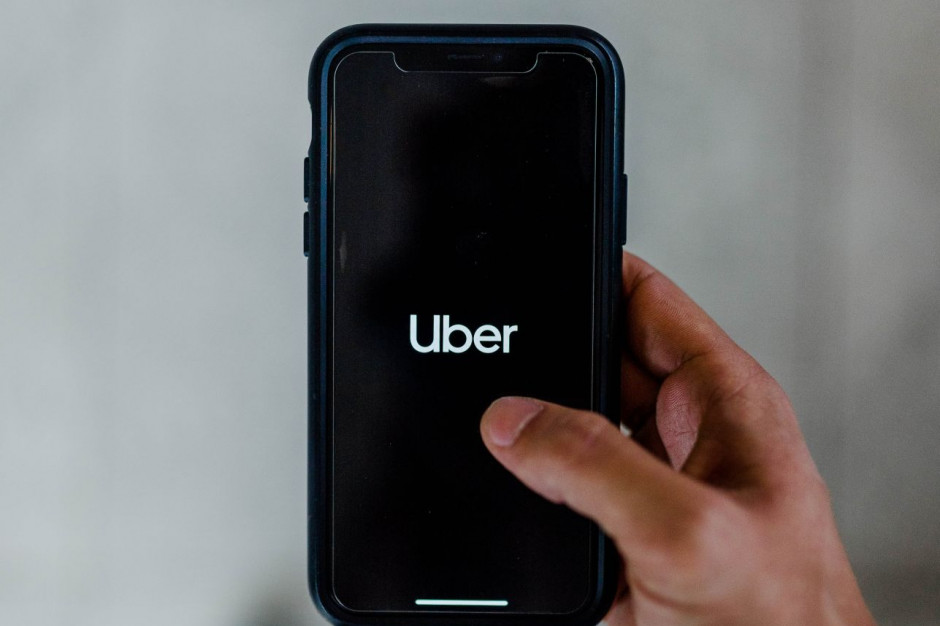 Fot. unsplash.com (Austin Distel). Uber z pracą zdalną do wakacji przyszłego roku