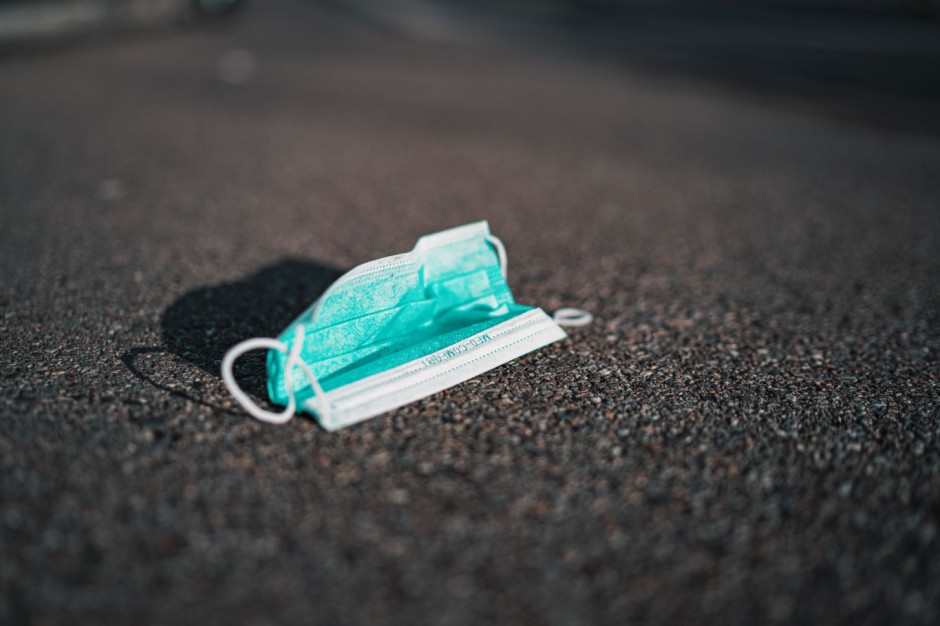 Fot. unsplash.com (Claudio Schwarz-Purzlbaum) Chcemy kar za brak maseczki