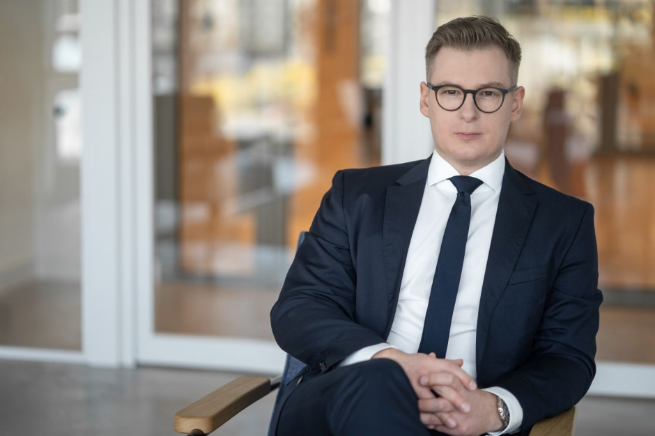 Pomimo historycznie wysokiego wyniku w pierwszej połowie roku, przewidujemy wyhamowanie aktywności inwestycyjnej w Polsce w drugim półroczu, a następnie szybkie odbicie w kolejnych 12 miesiącach – mówi Paweł Nowakowski, dyrektor działu rynków kapitałowych Cresa Polska. Rynek biurowy i magazynowy w centrum zainteresowania inwestorów