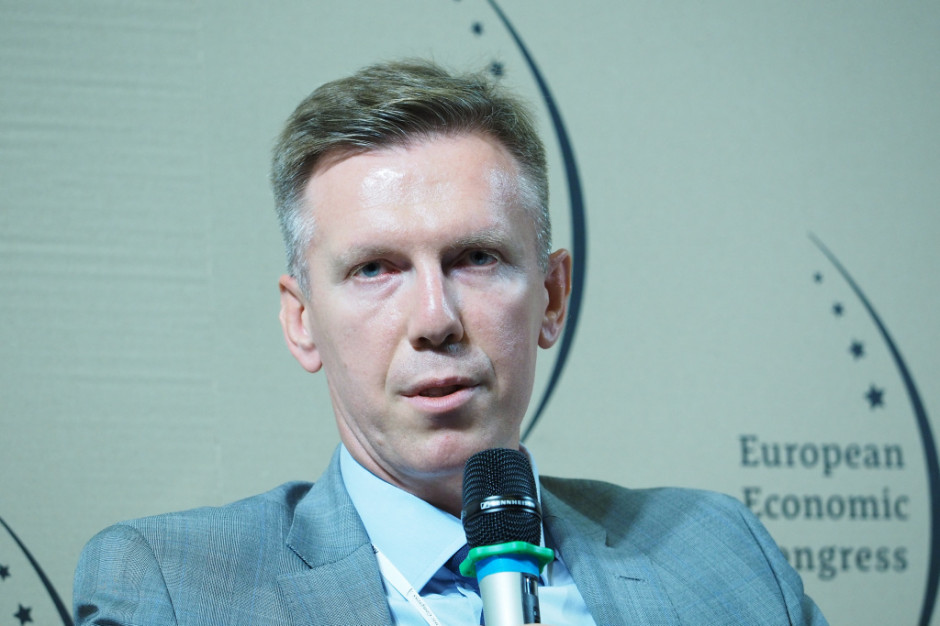 W obiektach, które z zewnątrz wyglądają jak magazyny mieszczą się centra danych. Bardzo szybko zawiązały się fundusze, które przeznaczyły duże środki na zakupy takich obiektów. Widzimy już kilka ciekawych lokalizacji - powiedział podczas sesji EEC „Inwestycje zagraniczne” Tomasz Buras, CEO Savills. Tomasz Buras na EEC: Ceny magazynów wzrosną. W niektórych powstają centra danych