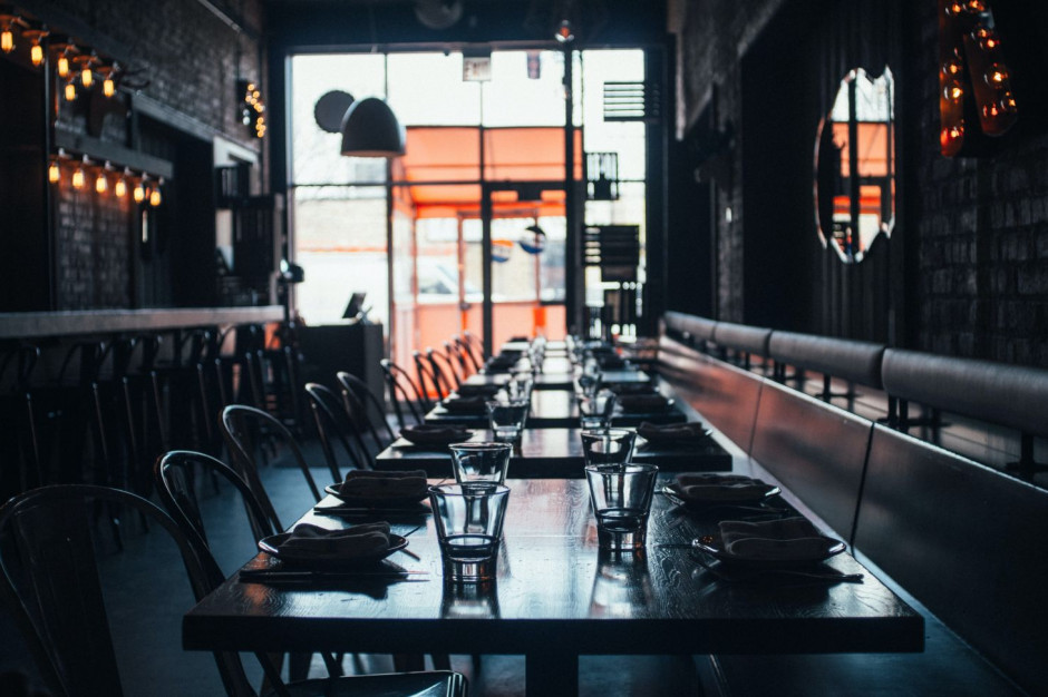 Fot. unsplash.com. (Andrew Seaman) Bon gastronomiczny. Petycja trafiła do premiera