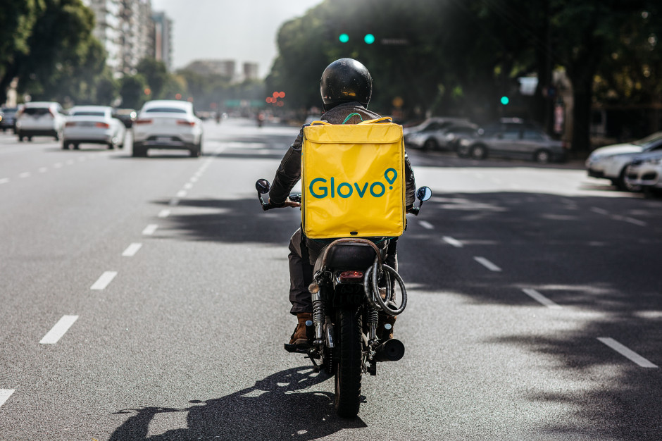 Glovo jest jedną z najpopularniejszych platform oferujących usługi tego typu. Fot. archiwum portalu