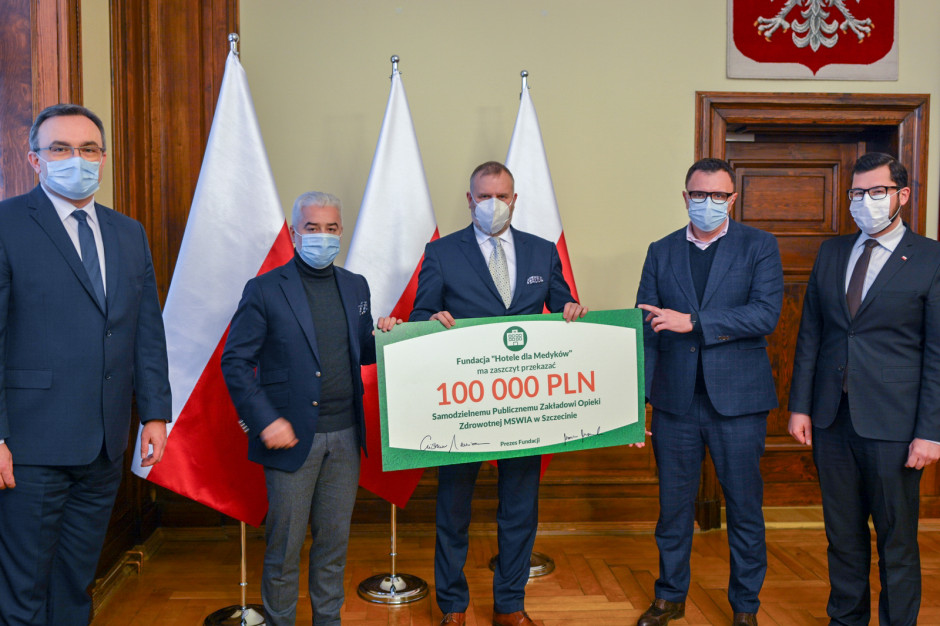 Darowizna fundacji „Hotele dla Medyków” sfinansuje aparaturę medyczną wykorzystywaną przy leczeniu pacjentów hospitalizowanych z powodu zakażenia koronawirusem. mat.pras. Hotele dla Medyków z pomocą dla szpitala w Szczecinie