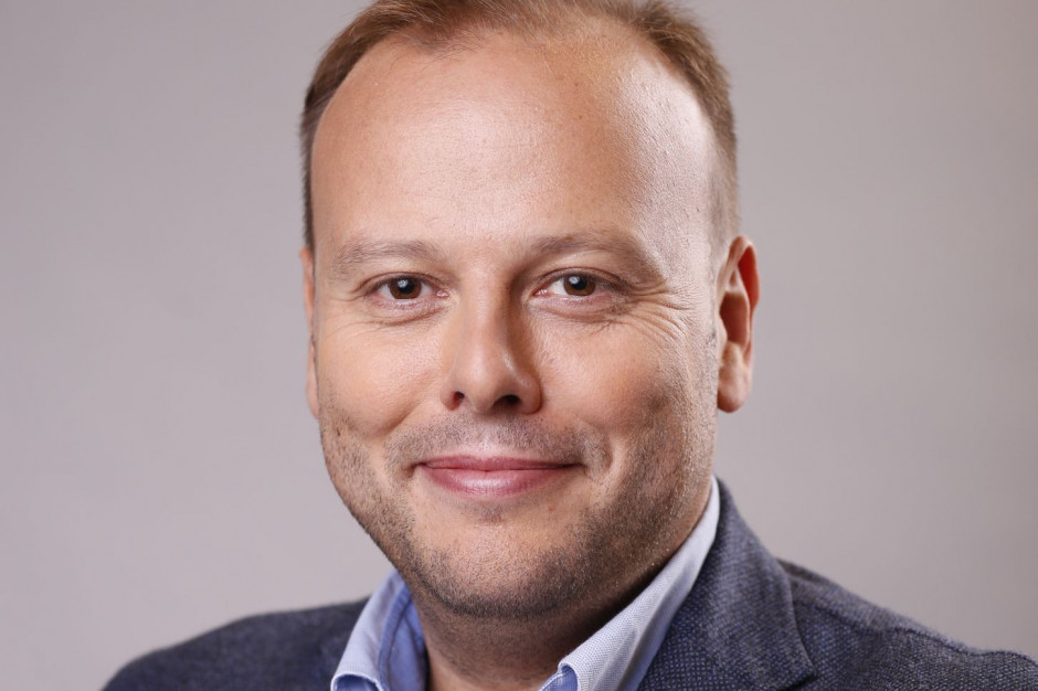 Hotele desperacko szukają pomysłów na to, by przetrwać, i nie zamykać obiektu - mówi Łukasz Adamowicz, wiceprezes grupy BFC, wiceprezes Stowarzyszenia Organizatorów Incentive Travel, członek Rady Przemysłu Spotkań i Wydarzeń. Branża spotkań, turystyka, hotele i restauracje nie wyjdą z kryzysu przed marcem