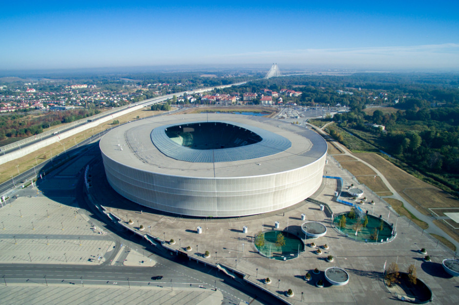 Obok Stadionu Wrocław powstanie nowy biurowiec. fot. Shutterstock Działka przy wrocławskim stadionie w rękach inwestora. W planach nowy biurowiec