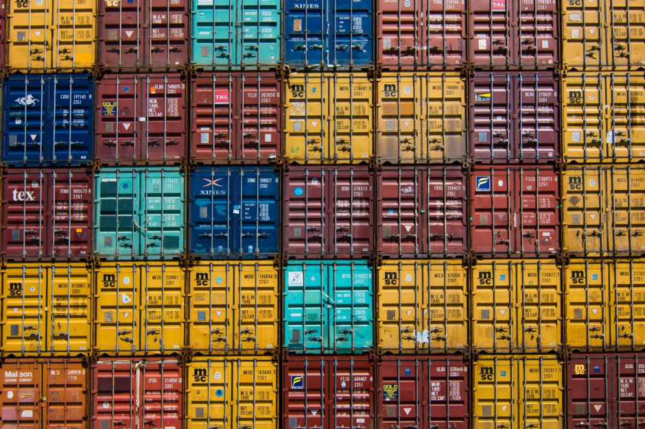 Fot. unsplash.com. (Guillaume Bolduc) Technologia, klimat, protekcjonizm. W którym kierunku pójdzie logistyka?