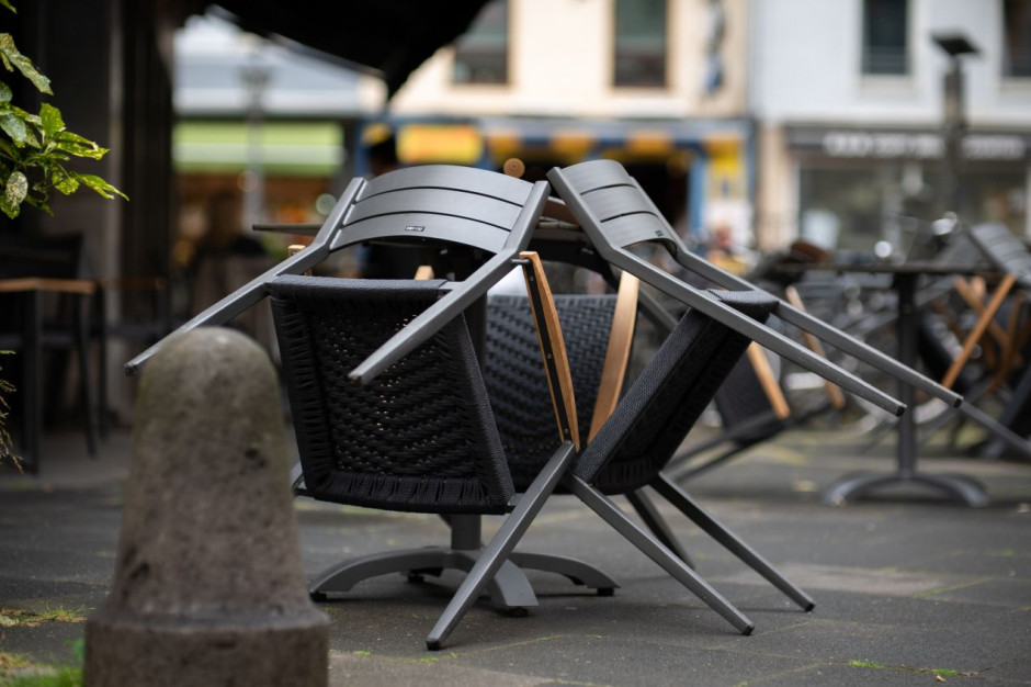 Fot. unsplash.com (Mika Baumeister). Tragiczna sytuacja gastronomii i hoteli